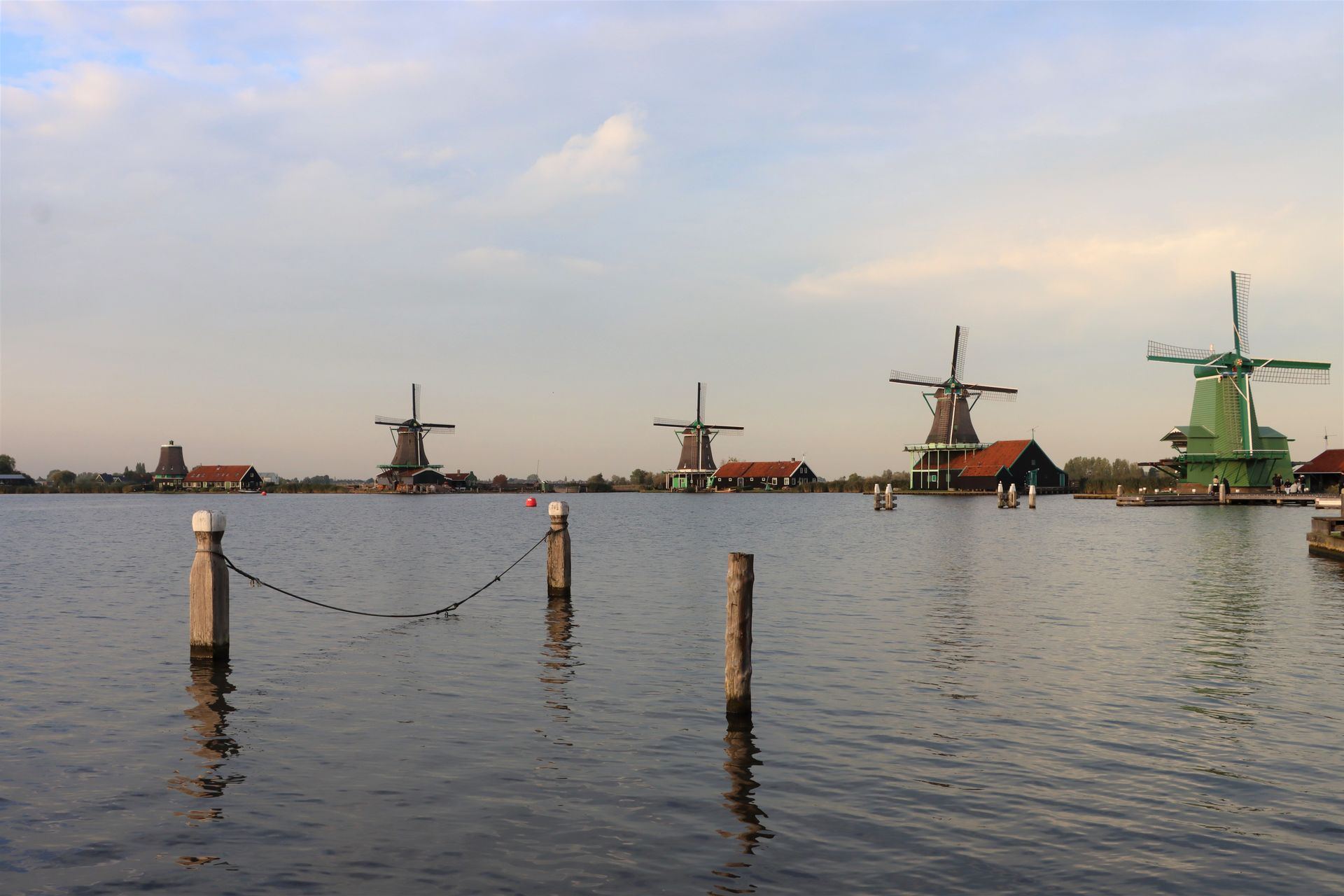 Molens aan het water bij Zaanse Schans